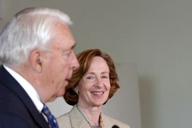 Chairman of the Corporation Dana Mead introduces MIT's 16th president, Susan Hockfield, at this morning's press conference.