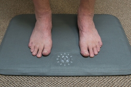 The smart mat is equipped with sensors that detect minute spikes in temperature around the foot that precede the formation of ulcers. A patient stands on the mat for about 20 seconds per day, and the measurements are sent to the cloud.
